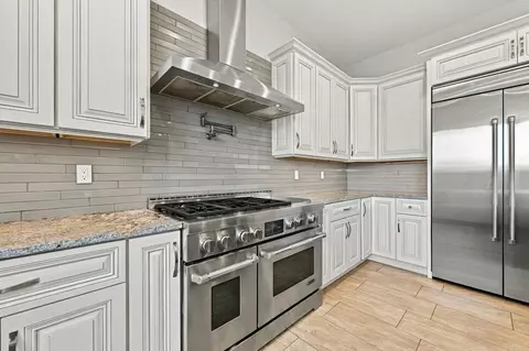 Kitchen - 2260 Panoramic Way, Vista, CA 92084 photo 6 of 7