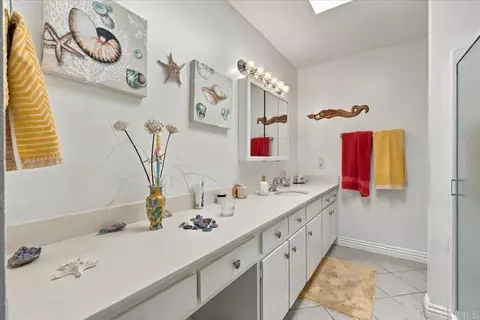 Bath - 3720 Mount Vernon Ave, Oceanside, CA 92057 photo 1 of 3