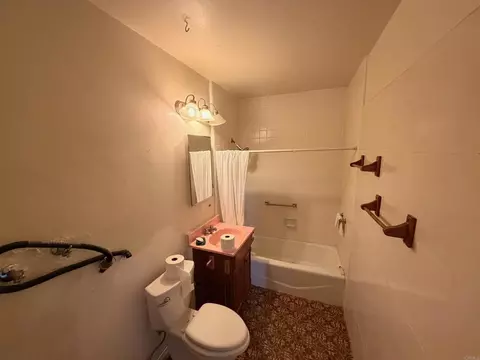 Bath - 927 E Lincoln St, Carson, CA 90745 photo 4 of 4