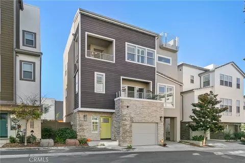 2109 Two Harbors Cir, Costa Mesa, CA 92627