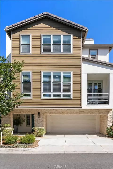 2108 Tidewater Cir, Costa Mesa, CA 92627