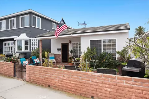 809 W Balboa Blvd, Newport Beach, CA 92661
