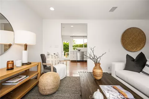 939 Oak St, Costa Mesa, CA 92627