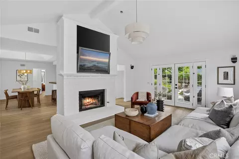 983 Oak St, Costa Mesa, CA 92627