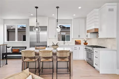 825 W Bay Ave #B, Newport Beach, CA 92661