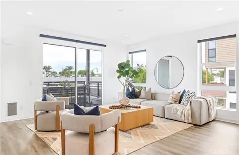 1660 Pomona Ave, Costa Mesa, CA 92627