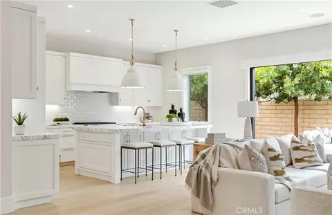 387 La Perle Pl, Costa Mesa, CA 92627