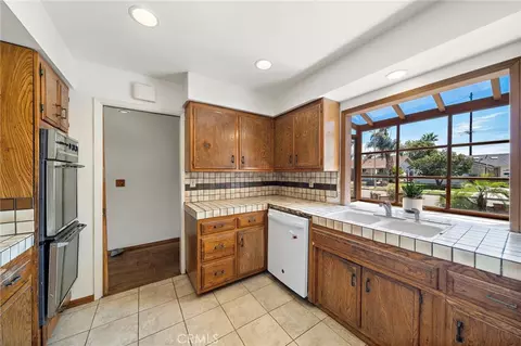 2217 E Parkside Ave, Orange, CA 92867