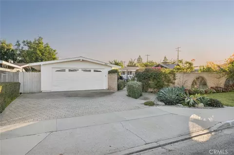305 Nassau Rd, Costa Mesa, CA 92626