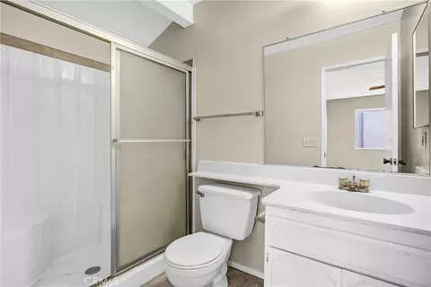 Bath - 122 Tamarisk, Redlands, CA 92373 photo 2 of 3