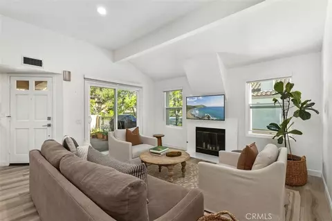 24 Corsica Dr, Newport Beach, CA 92660