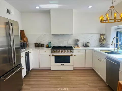 100 Yorktown, Newport Beach, CA 92660