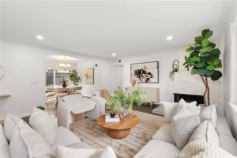 1113 Valley Cir, Costa Mesa, CA 92627