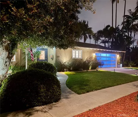 250 Bucknell Rd, Costa Mesa, CA 92626