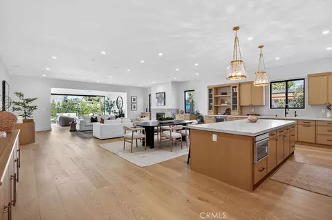 2587 Willo Ln, Costa Mesa, CA 92627