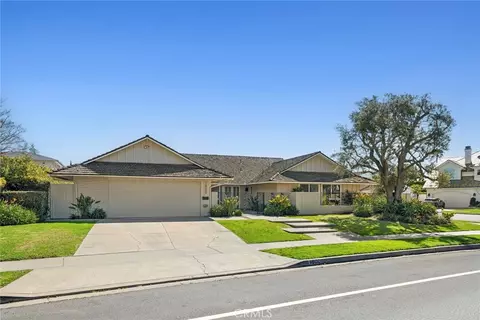 1800 Tradewinds Ln, Newport Beach, CA 92660