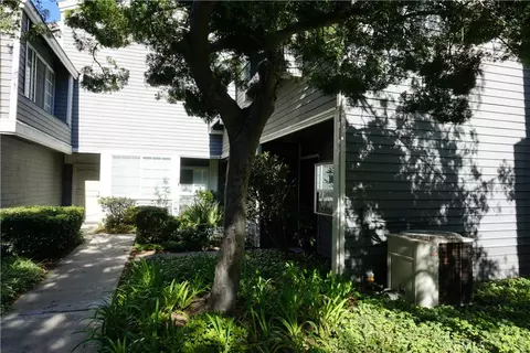 25391 Pine Creek Ln, Wilmington, CA 90744