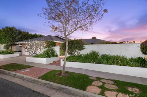 2421 Blackthorn St, Newport Beach, CA 92660