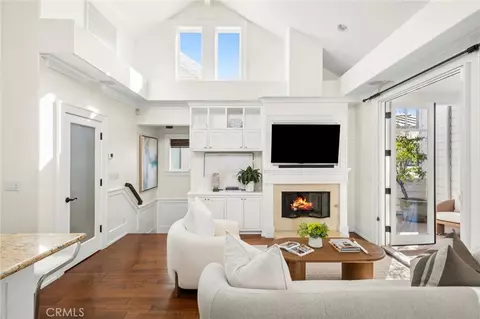 516 Poinsettia Ave #B, Corona Del Mar, CA 92625