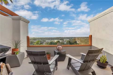 128 Villa Pt, Newport Beach, CA 92660