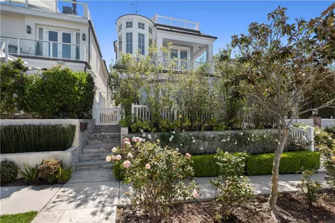 718 Poinsettia Ave, Corona Del Mar, CA 92625