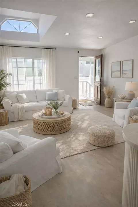 260 Mayflower Dr, Newport Beach, CA 92660