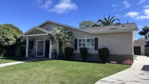 939 Dogwood St, Costa Mesa, CA 92627