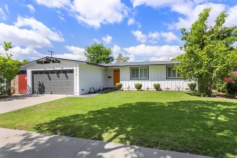 2214 N Spruce St, Santa Ana, CA 92706