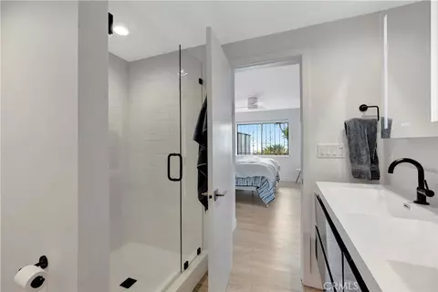 Bath - 1200 E Ocean #12, Long Beach, CA 90802 photo 1 of 4