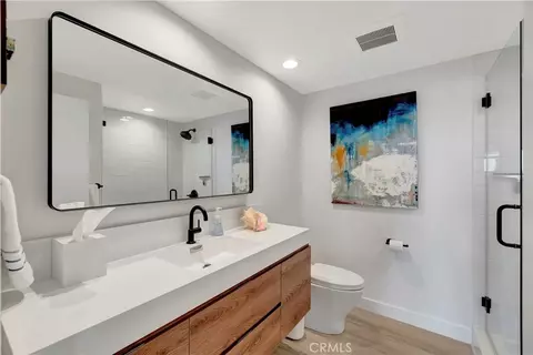 Bath - 1200 E Ocean #12, Long Beach, CA 90802 photo 3 of 4