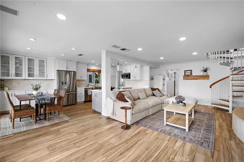 2528 University Dr, Newport Beach, CA 92660