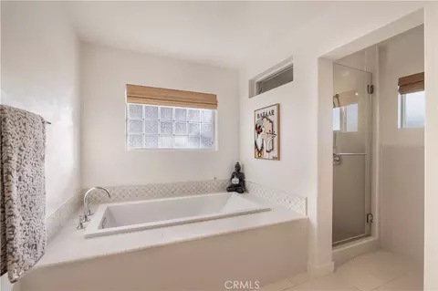 Bath - 255 Mesa, Costa Mesa, CA 92627 photo 2 of 4
