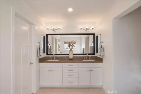 Bath - 255 Mesa, Costa Mesa, CA 92627 photo 1 of 4