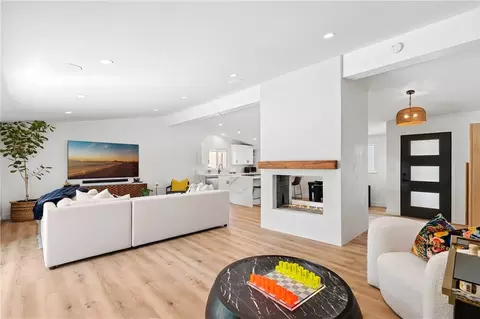 304 Hanover, Costa Mesa, CA 92626