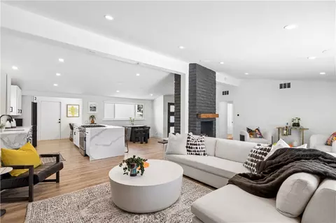 304 Hanover, Costa Mesa, CA 92626
