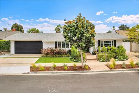 2782 Mendoza Dr, Costa Mesa, CA 92626