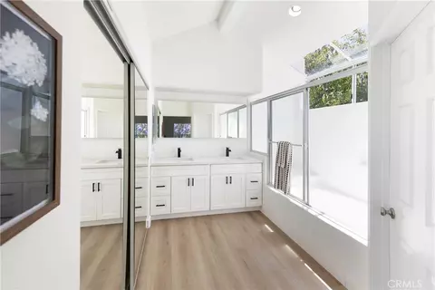 Bath - 5 Laconia, Irvine, CA 92614 photo 2 of 3