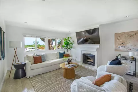 19 Seabird Ct, Newport Beach, CA 92663