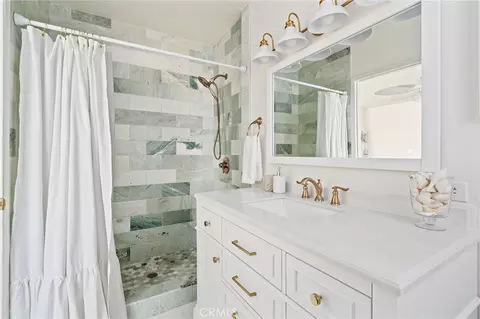 Bath - 20 Pacific Ave, Surfside, CA 90743 photo 3 of 3