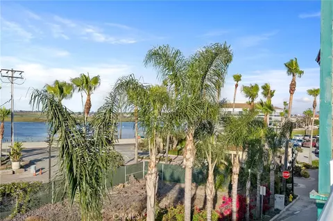 View/Area - 20 Pacific Ave, Surfside, CA 90743 photo 3 of 6