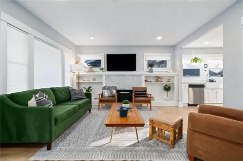Living - 731 Junipero Ave, Long Beach, CA 90804 photo 2 of 2