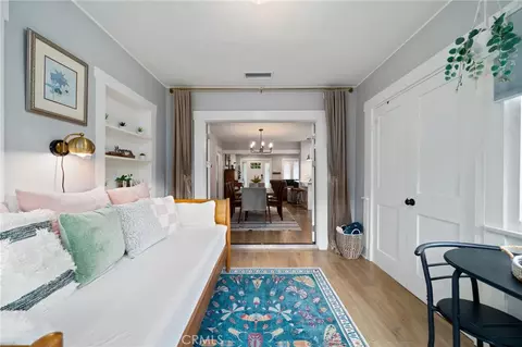 Entry Way - 731 Junipero Ave, Long Beach, CA 90804 photo 3 of 3