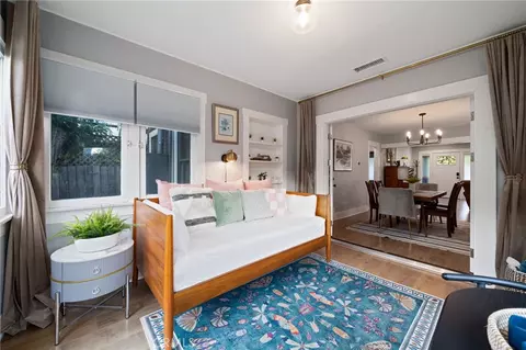 Exterior - 731 Junipero Ave, Long Beach, CA 90804 photo 6 of 11