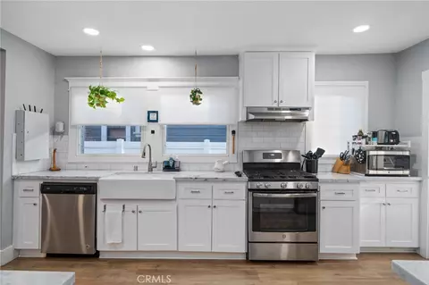 Kitchen - 731 Junipero Ave, Long Beach, CA 90804 photo 4 of 5