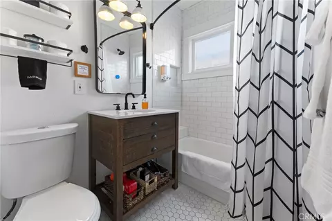 Bath - 731 Junipero Ave, Long Beach, CA 90804 photo 1 of 1
