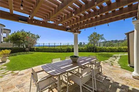 28 Sandy Cv, Newport Coast, CA 92657