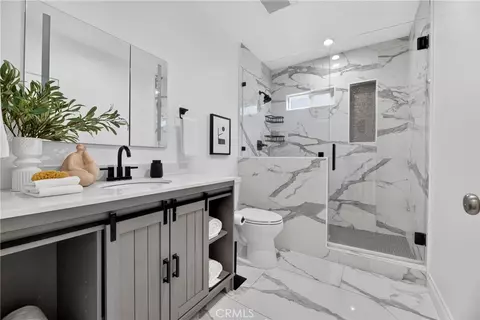 Bath - 1030 E Oakmont, Orange, CA 92867 photo 3 of 3