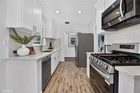 Kitchen - 1030 E Oakmont, Orange, CA 92867 photo 2 of 2