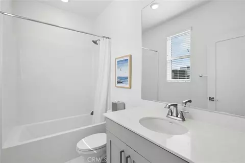 Bath - 825 S Grable, Orange, CA 92868 photo 3 of 4