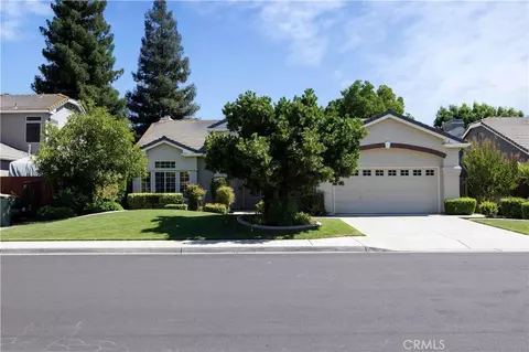 2554 Twain Ave, Clovis, CA 93611